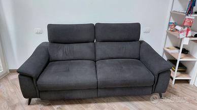 Divano elettrico nero