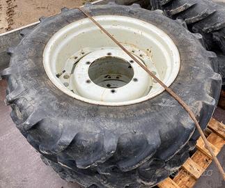 Cerchi e Gomme strette New Holland 4050 trattore
