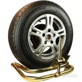 Sollevatori per livellamento caravan