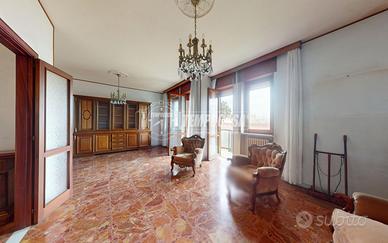 LUMINOSO APPARTAMENTO CON BOX E POSTO AUTO IN ZONA