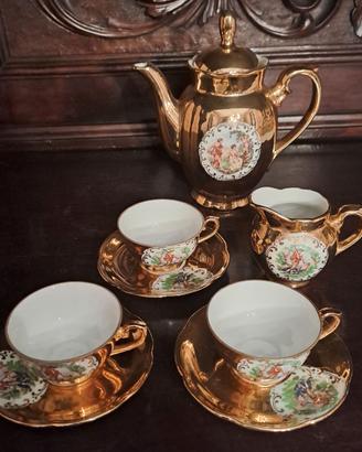 servizio da caffè in porcellana dorata