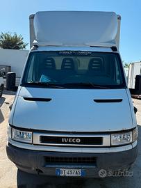 Vendita furgone usato - pronto al lavoro