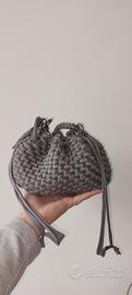 pouch bag uncinetto grigia 