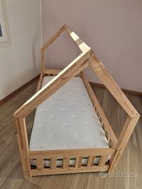 Letto montessoriano a casetta