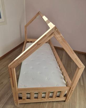 Letto montessoriano a casetta