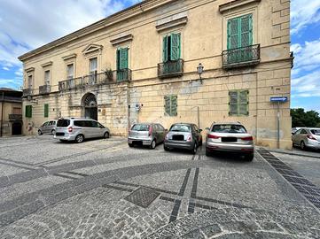 MULTILOCALE A CROTONE