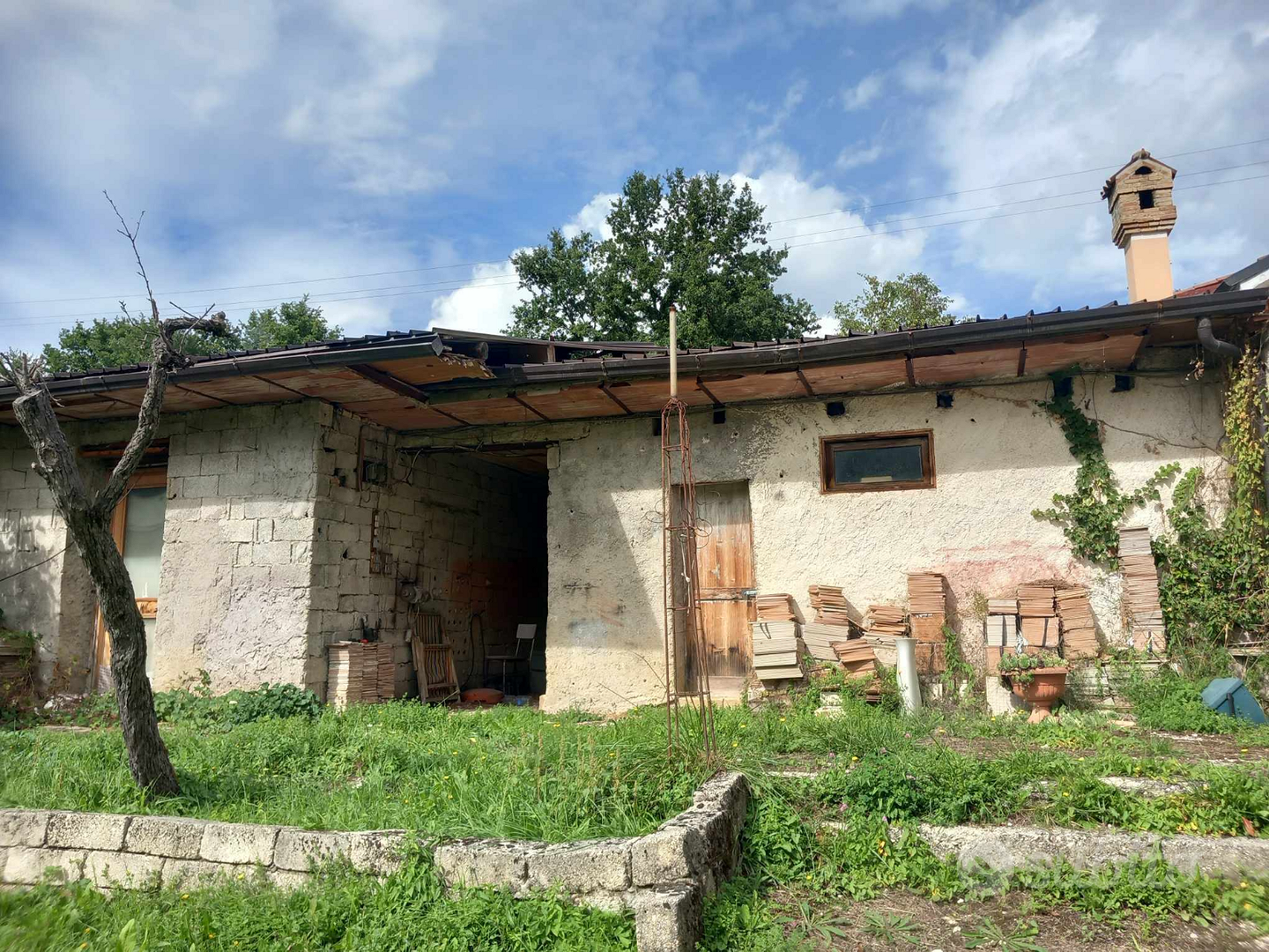 Magazzini con terreno 1,5 km dal centro - Vista 2