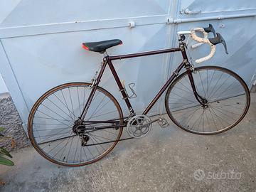 Bici da corsa vintage bordeaux acciaio