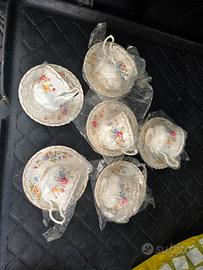 servizio di tazze da tè vintage