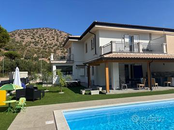 Villa con piscina