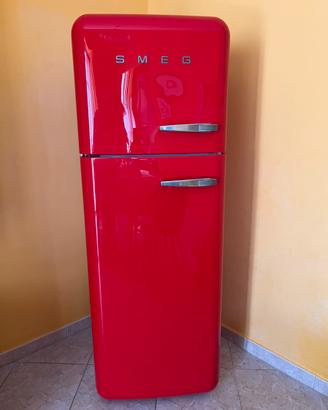 Frigorifero  Smeg  rosso modello anni 50
