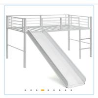 Letto rialzato con scivolo