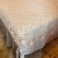 Copriletto in cotone fatto a mano ad uncinetto