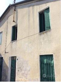 Immobile in asta di 170 m² con 3 locali e box auto