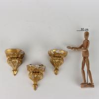 Gruppo di Tre Mensoline in Legno Dorato XIX Secolo