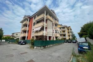 Ampio trilocale con terrazzo