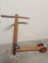 Monopattino in legno vintage