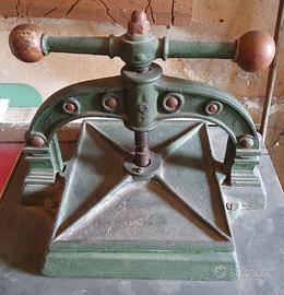 ANTICO TORCHIO DECORATO