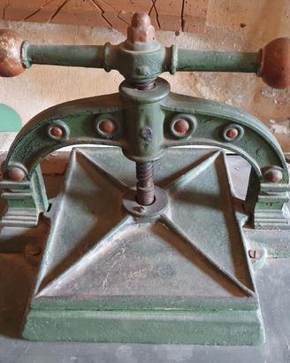 ANTICO TORCHIO DECORATO