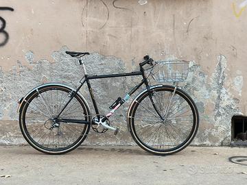 Cross commuting M by Saltafoss