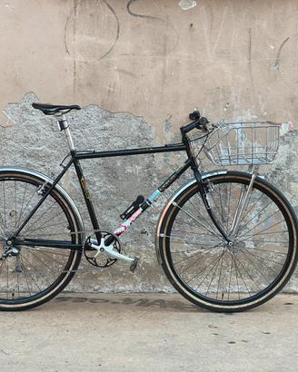 Cross commuting M by Saltafoss