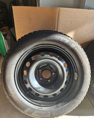 Gomme da neve con cerchio 215/60 R16