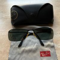 Occhiali da sole Ray Ban.