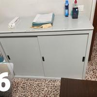 Armadio basso in metallo con 2 ante scorrevoli