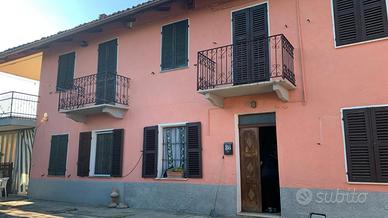 Casa di campagna adatta a due/tre famiglie