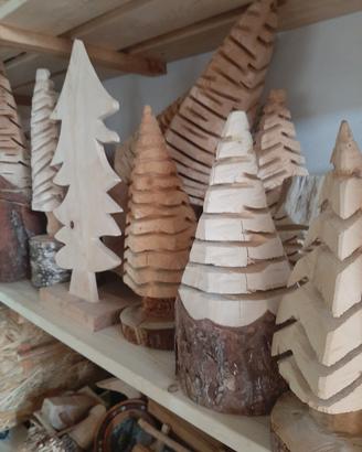 Alberi, lampade e tanti altri oggetti fatti a mano