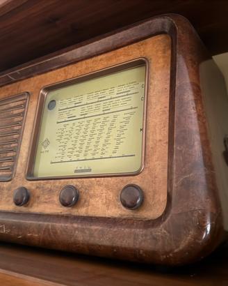 Radio antica Telefunken d’epoca in legno