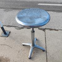 sgabello in acciaio regolabile