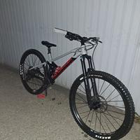 Mondraker foxy (bici enduro)