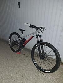 Mondraker foxy (bici enduro)