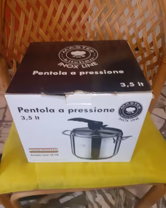 Pentola a pressione nuova 