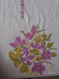 Punto croce  Tovaglia 6 posti fatta a mano. 