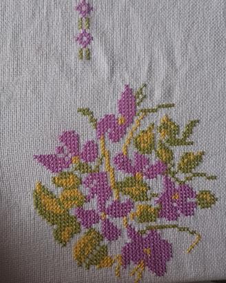 Punto croce  Tovaglia 6 posti fatta a mano. 