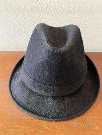 cappello scuro in feltro-manifattura Bartolini