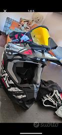 Casco cross, guanti e maschera