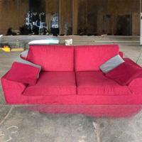 divano in tessuto  rosso