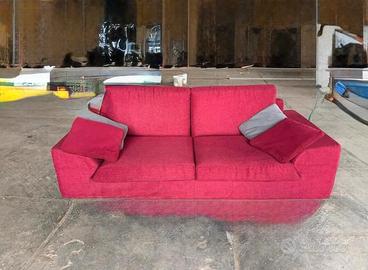 divano in tessuto  rosso
