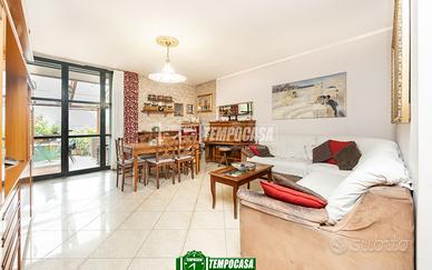 VILLA A SCHIERA CON INGRESSO INDIPENDENTE, GIARDIN