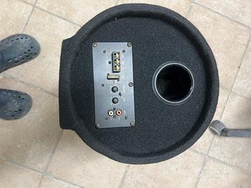 Subwoofer attivo auto a tubo (Bass reflex)