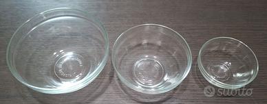 Set di tre ciotole in vetro di diverse dimensioni