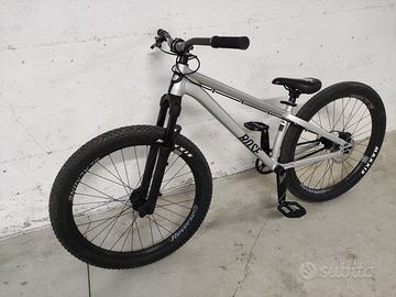 ROSE THE BRUCE dirt bike