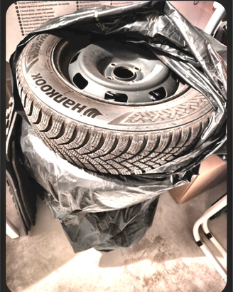 Treno Gomme Invernali Hankook 185/65 R15 Usate