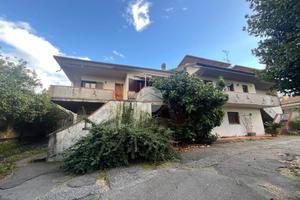 PORZIONE DI BIFAMILIARE A MASSAROSA