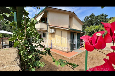 Villino tre piani con giardino