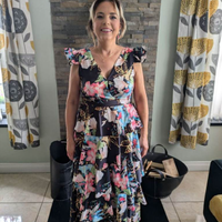 L'abito da invitata al matrimonio veste la taglia