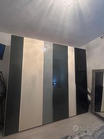 ARMADIO lucido bianco nero e grigio e COMO marrone